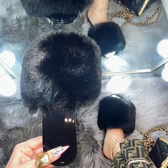 🖤Just In 🖤FUR JELLY SLIDES- BLACK - Picture 2 of 3